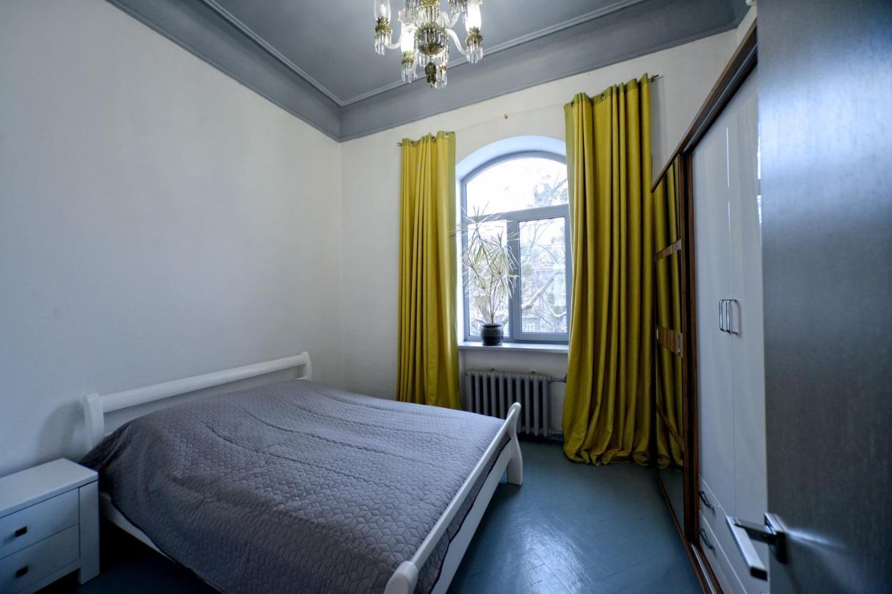 Artol Gorodetskogo Apartment Kiev Exteriör bild